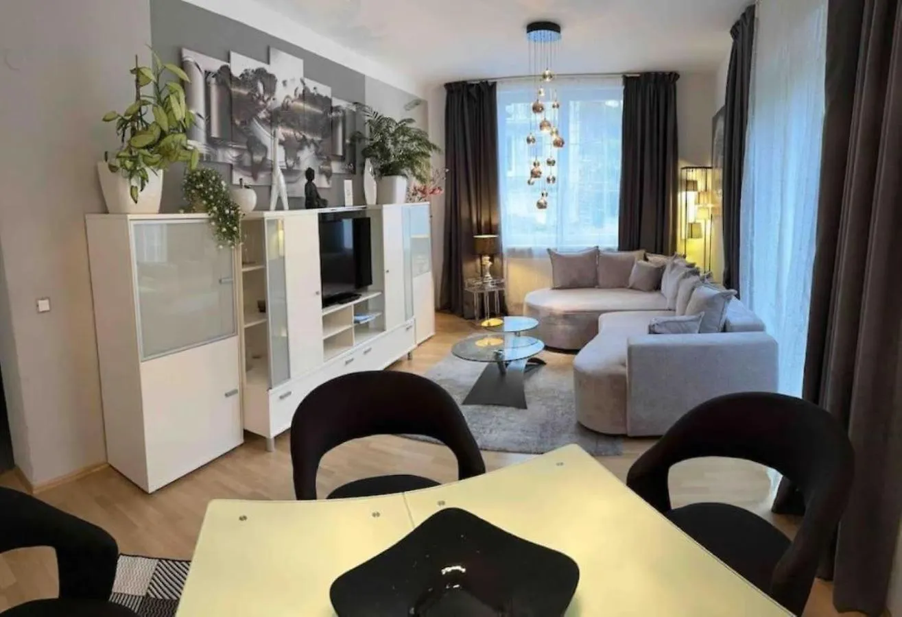 Wohnung 1 Mit 2 Schlafzimmern Und Terrasse غروسغماين
